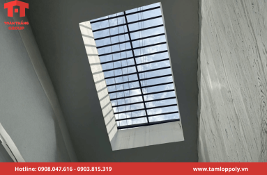 Thi Công Giếng Trời Lấy Sáng Bằng Tấm Polycarbonate Đặc Bền Đẹp, Chống Nóng