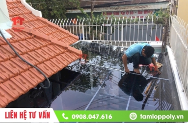 Dịch vụ thi công thay thế sửa chữa mái poly cũ, dột tại Toàn Thắng