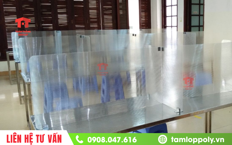 Tấm polycarbonate ứng dụng làm vách ngăn nhà ăn