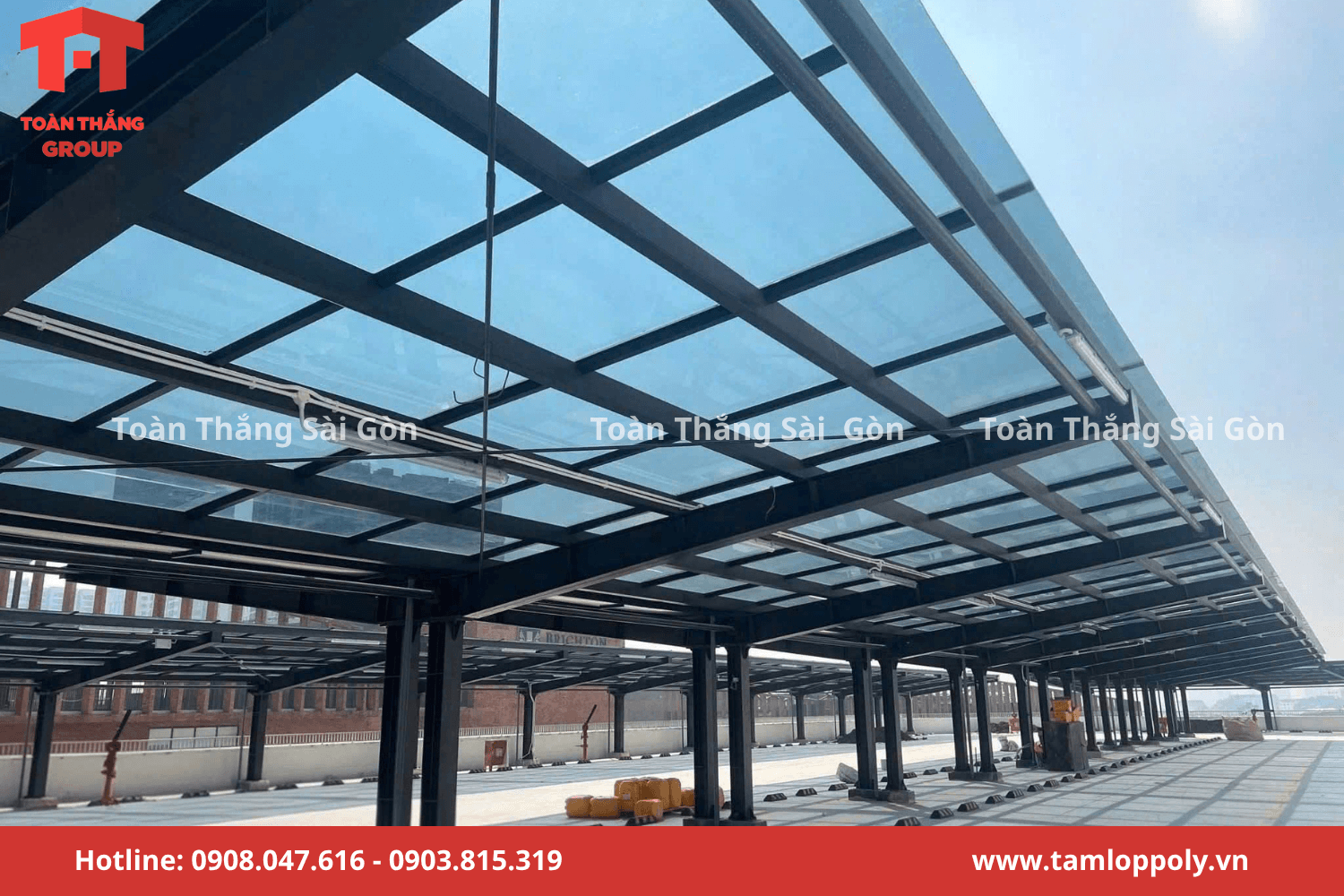 Nhà xe sử dụng tấm poly