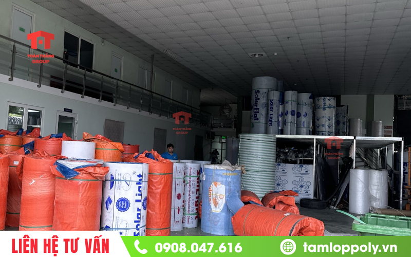 Kho tấm lợp lấy sáng polycarbonate - Toàn Thắng