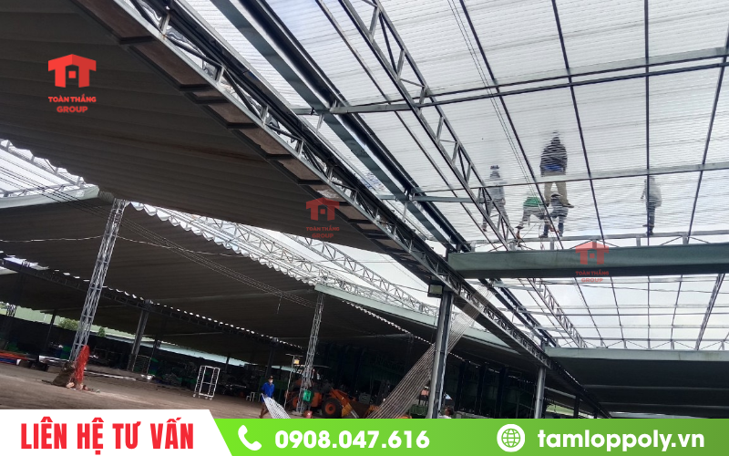 Tấm poly dạng tôn sóng cho mái che nhà xưởng